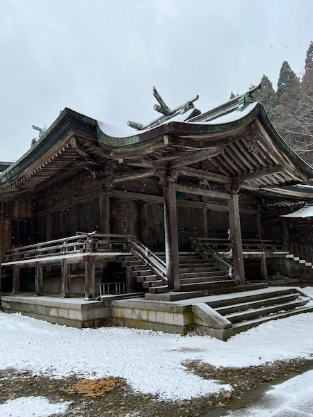 雪の社殿